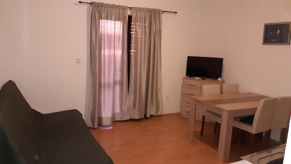 Apartmani Lovre ポセダリェ エクステリア 写真