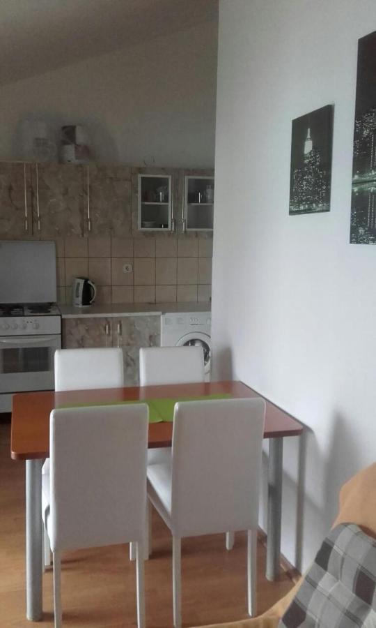 Apartmani Lovre ポセダリェ エクステリア 写真